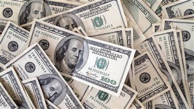 خبير اقتصادي: ارتفاع تحويلات المصريين بالخارج يعزز استقرار الجنيه - الفجر سبورت