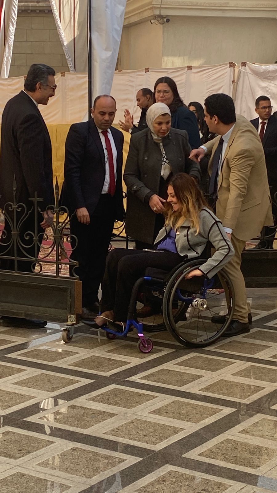 المشرف العام على المجلس القومي للأشخاص ذوي الإعاقة تهنئ قداسة البابا بالكاتدرائية|صور - الفجر سبورت