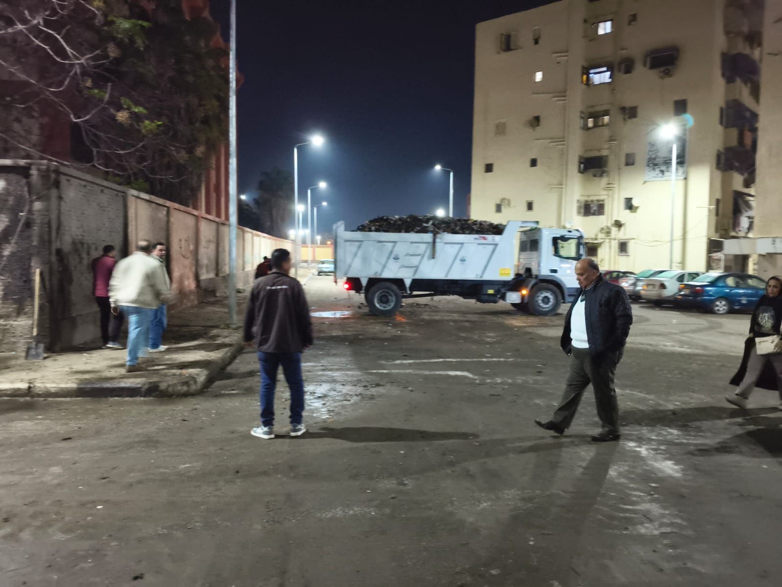 لتعزيز الانضباط ورفع كفاءة الأداء.. رئيس شركة النظافة يُفاجئ العاملين بزهور بورسعيد ميدانيًا | صور - الفجر سبورت