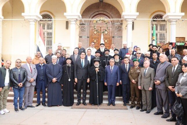 محافظ الدقهلية يهنئ الإخوة المسيحيين بمطرانية ميت غمر ودقادوس بعيد الميلاد المجيد - الفجر سبورت