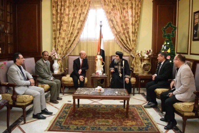 رئيس جامعة بني سويف يزور الكنائس والأديرة بالمحافظة للتهنئة بعيد الميلاد المجيد - الفجر سبورت