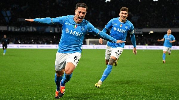 نابولي يفلت من الهزيمة أمام هيلاس فيرونا في الدوري الإيطالي - الفجر سبورت