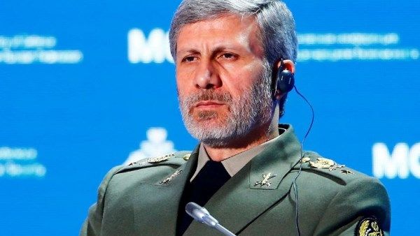 قائد الجيش الإيراني يهدد بالرد على "تهديدات" ترامب ونتنياهو - الفجر سبورت