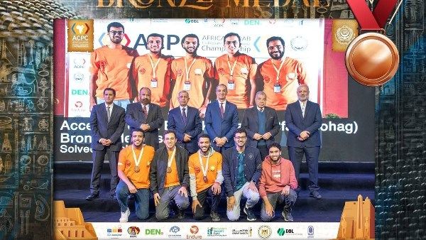 مدير أمن سوهاج والمحافظ يهنئان الأقباط في مطرانيات طما وطهطا وكنيسة المراغة - الفجر سبورت
