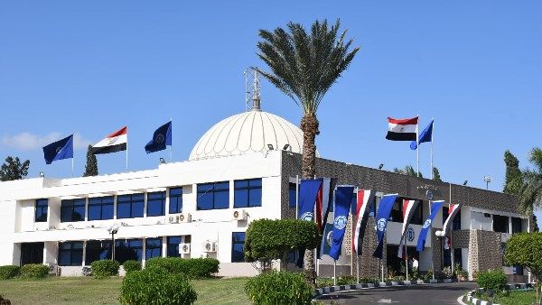 في إطار تنفيذ رؤية مصر 2030..تعاون علمي ومجتمعي مشترك بين جامعى ومحافظة قنا - الفجر سبورت