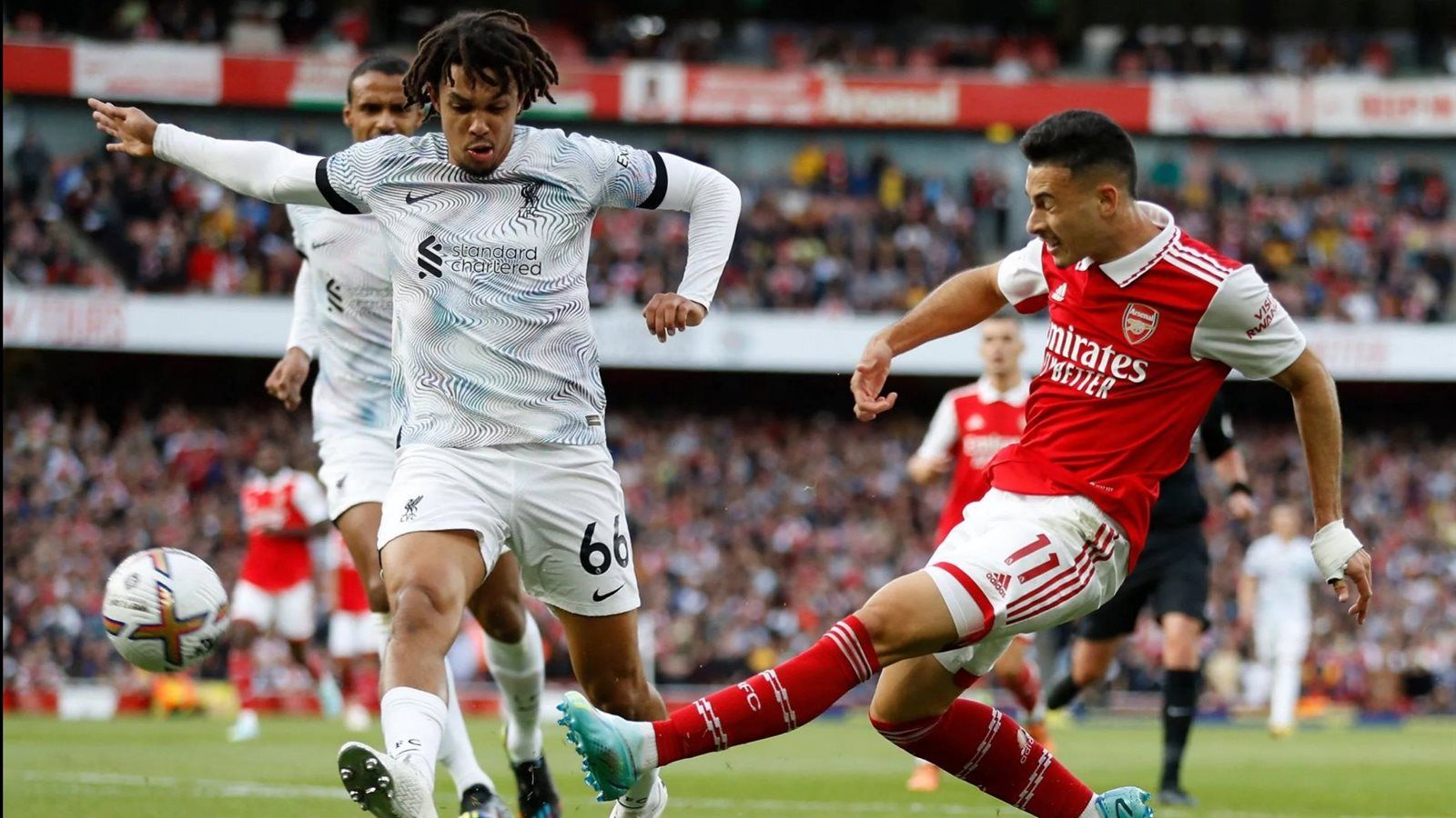 ليفربول ضيفاً ثقيلاً على آرسنال بقمة خاصة في الدوري الإنجليزي - الفجر سبورت