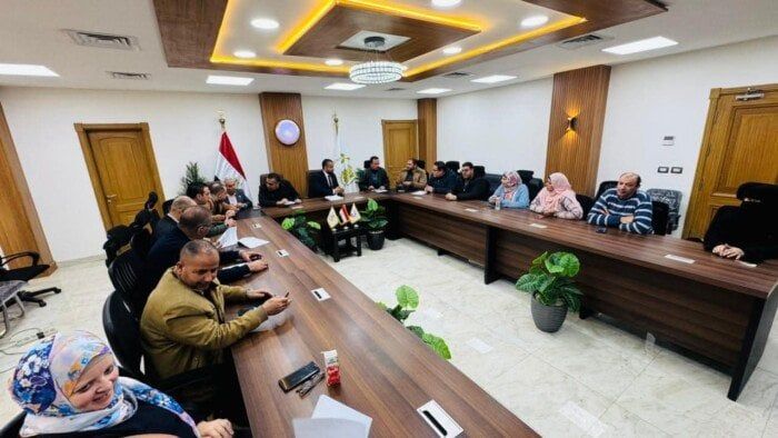 رئيس جهاز العبور الجديدة يترأس الاجتماع الدوري للجنة العقارية لمتابعة طلبات المواطنين - الفجر سبورت