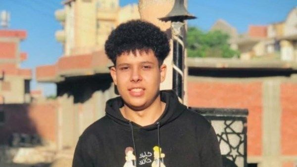 «اتدبـ.ـح بـ26 طعنة على إيد صاحبه».. والد طالب بنها يكشف اللحظات الأخيرة قبل مقتــ.ـل نجله ويكشف كيف تحوّلت الصداقة إلى هذه النهاية | خاص - الفجر سبورت