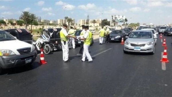 إعادة الحركة المرورية لطبيعتها مرة أخرى على الطريق الزراعي السريع بعد انقلاب سيارة نقل - الفجر سبورت