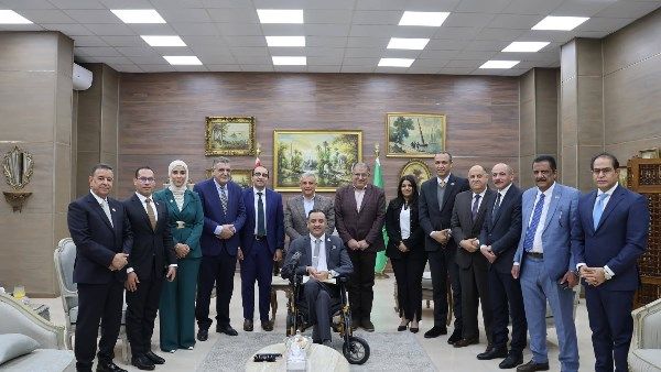 محافظ الإسماعيلية يستقبل نواب البرلمان والشيوخ في أول لقاء تعريفي - الفجر سبورت