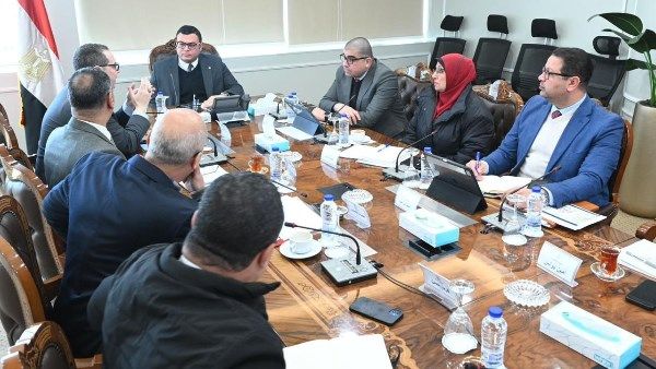 وزير الإسكان يستعرض التصور المبدئي لمشروع جديد للإسكان المتوسط - الفجر سبورت