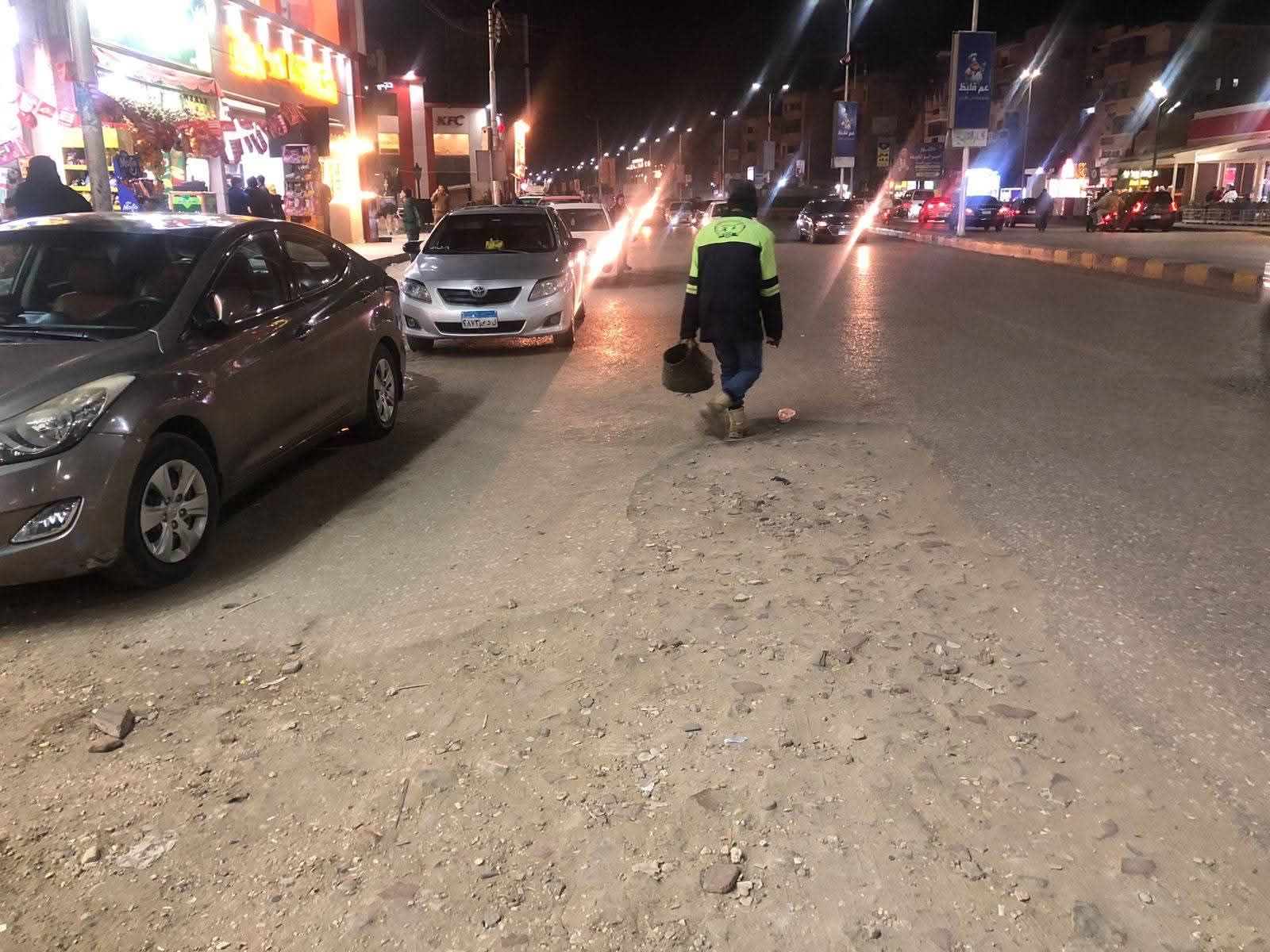 تكثيف حملات النظافة الليلية بحي شرق كفر الشيخ .. صور - الفجر سبورت