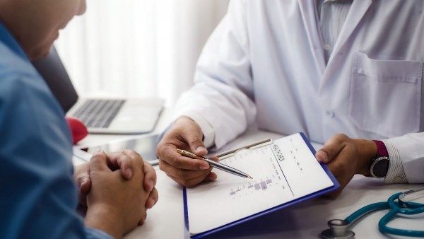 ازدواجية المعايير تهدد استقرار الأسرة.. خبيرة تكشف تأثير التمييز الاجتماعي على المرأة - الفجر سبورت