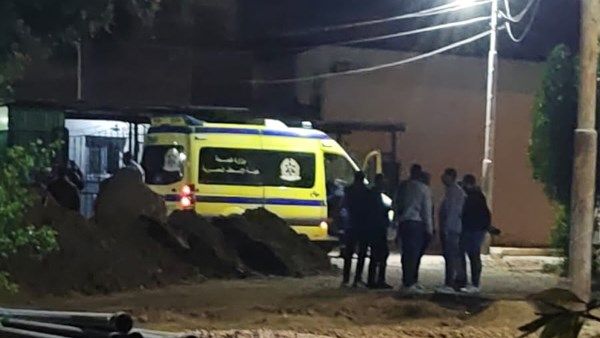 وصول جثمان الدكتور ياسر محمود رئيس مركز ومدينة الداخلة إلى مسقط رأسه بأسيوط - الفجر سبورت