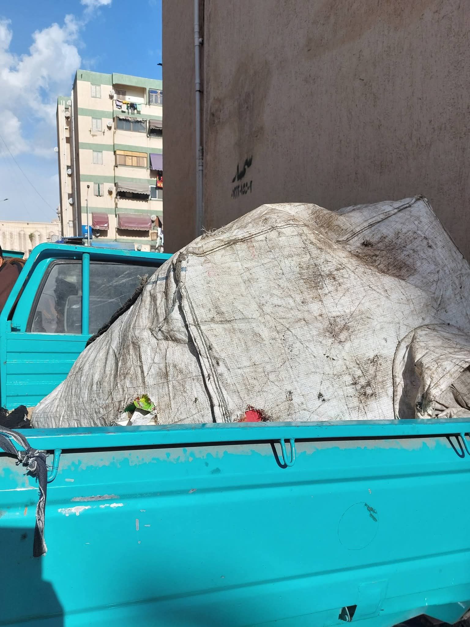 رغم سوء الأحوال الجوية ضواحى بورسعيد يواصل حملات ازالة الاشغالات ومجابهة الفرزة.. صور - الفجر سبورت