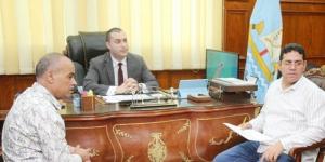محافظ
      كفرالشيخ
      يوجّه
      ببحث
      طلبات
      المواطنين
      وتعزيز
      التواصل
      المباشر
      لحل
      المشكلات - الفجر سبورت