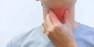 أعراض التهاب الحلق الفيروسي وطرق علاجه في المنزل بفعالية - الفجر سبورت