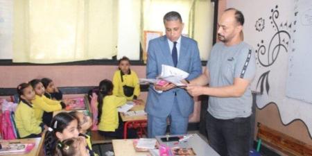 وكيل
      «تعليم
      الجيزة»
      يتفقد
      انتظام
      العملية
      التعليمية
      بالوراق
      وشمال
      الجيزة - الفجر سبورت