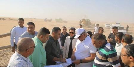 موجز أخبار الوادي الجديد.. المحافظ يتفقد بدء أعمال الإنشاءات بمركز إنتاج الحرير الطبيعي ورئيس الجامعة يترأس اجتماع لجنة اختيار القيادات الإدارية - الفجر سبورت