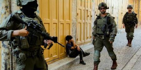 مستوطنون يشعلون النار في 3 مركبات بقرية المغير شمال شرق رام الله - الفجر سبورت