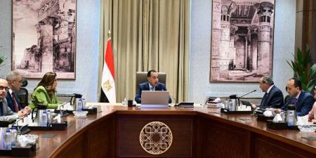 رئيس الوزراء يتابع مع محافظ بورسعيد عددًا من المشروعات الاستثمارية الجاري تنفيذها في المحافظة - الفجر سبورت