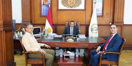 محافظ
      مطروح
      يستقبل
      مفوض
      مجلس
      الدولة
      الجديد
      ويؤكد
      استمرار
      التعاون
      في
      دعم
      منظومة
      العدالة - الفجر سبورت