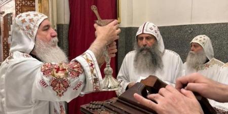 الأنبا غبريال والأنبا بيجول يترأسان القداس الإلهي بدير السيدة العذراء بالمحرق - الفجر سبورت