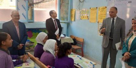 رئيس
      الإدارة
      المركزية
      لشئون
      الامتحانات
      في
      جولة
      تفقدية
      بإدارة
      المستقبل
      التعليمية - الفجر سبورت