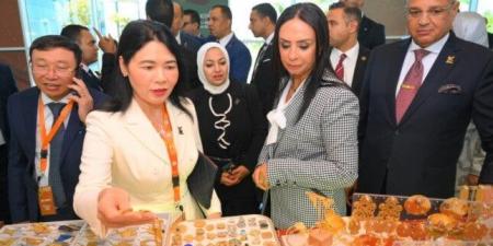 وزيرة
      التضامن
      ومحافظ
      جنوب
      سيناء
      يتفقدان
      معرض
      «ديارنا
      للحرف
      اليدوية»
      بشرم
      الشيخ - الفجر سبورت