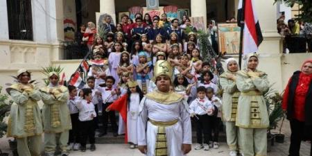 من
      «قصر
      الدوبارة»
      إلى
      «الجيزة»..
      محافظ
      القاهرة
      يشارك
      الطلاب
      طابور
      الصباح
      احتفاءً
      بافتتاح
      المتحف
      المصري
      الكبير - الفجر سبورت