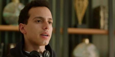 طه
      دسوقي:
      «السادة
      الأفاضل»
      تجربة
      مليئة
      بالحب
      والتعاون
      بين
      نجوم
      كبار - الفجر سبورت