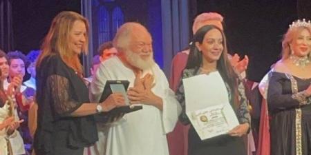 تكريم يحيى الفخراني بمهرجان الطفل العربي بعد عرض الملك لير | فيديو - الفجر سبورت