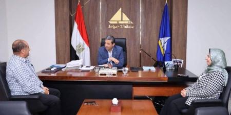 محافظ دمياط يوجه بتطوير عزبة البرج والارتقاء بالنظافة - الفجر سبورت