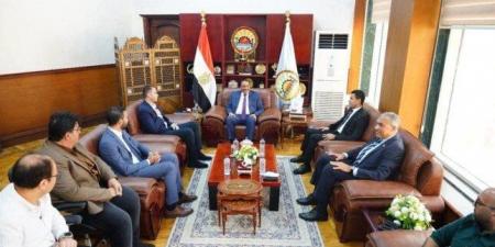 محافظ مطروح يستقبل نائب وزير الصحة لمتابعة الاستعدادات لتطبيق منظومة التأمين الصحي الشامل - الفجر سبورت