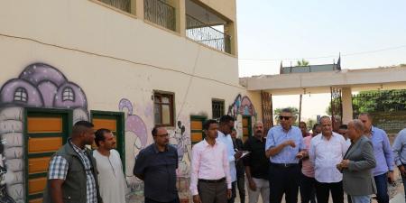 محافظ أسوان يفاجئ العاملين بمدرسة أحمد أبا زيد الرسمية للغات الفجر سبورت