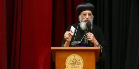 بعد 50 عامًا على تخرجه.. البابا تواضروس يحتفل مع دفعته و يهدي الكهنة هدية «دوائية» في الإسكندرية - الفجر سبورت