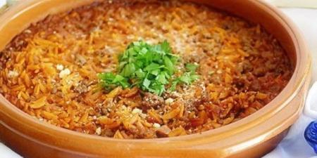 مذاق لا يقاوم.. طريقة عمل طاجن لسان عصفور باللحمة - الفجر سبورت