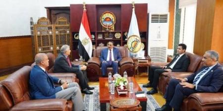 محافظ مطروح يوافق على إقامة منفذ لمعرض الهيئة العامة للكتاب في مكتبة مصر العامة - الفجر سبورت