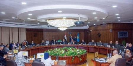 بيطري الغربية: الكشف وتقديم العلاج لـ 416 حيوانا وماشية و2500 طائر - الفجر سبورت