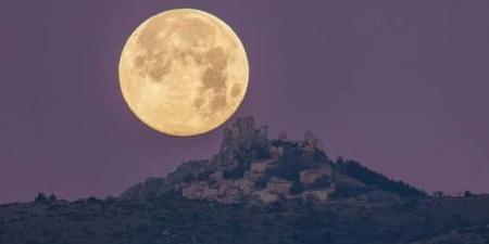 قمر البرد العملاق.. ظاهرة فلكية تضيء سماء ديسمبر | متي تشاهده ؟ - الفجر سبورت