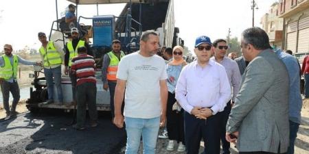 محافظ كفر الشيخ يتفقد أعمال رصف طريق قرية بشلا بالرياض ويؤكد الالتزام بالجودة - الفجر سبورت