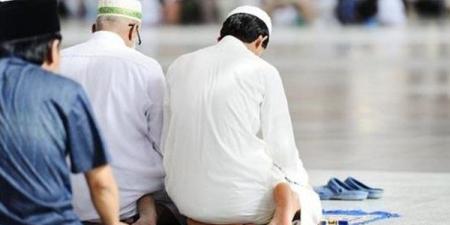 ما ينبغي فعله على مَن أراد الدخول في صلاة الجماعة ولم يجد مكانًا في الصف - الفجر سبورت