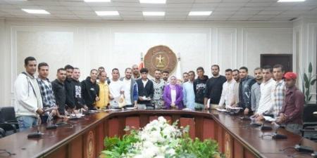تسليم 36 عقد عمل لشباب مصريين للعمل في مجال الزراعة بالأردن «صور» - الفجر سبورت