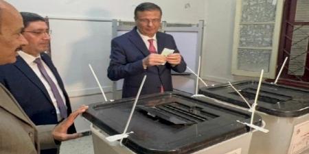 وزير الزراعة يُدلي بصوته في انتخابات مجلس النواب بالإسكندرية - الفجر سبورت