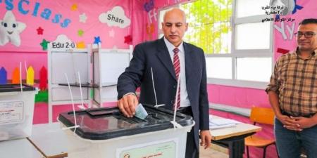 رئيس مياه الإسكندرية يُدلي بصوته ويتابع سير العملية الانتخابية من مركز السيطرة والتحكم - الفجر سبورت