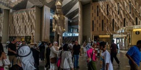 إقبال كثيف يعكس مكانته العالمية.. 19 ألف زائر يوميا للمتحف المصري الكبير منذ افتتاحه - الفجر سبورت