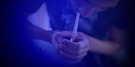 حكم الجلوس في أماكن يتم تعاطي المخدرات فيها.. الإفتاء تجيب - الفجر سبورت