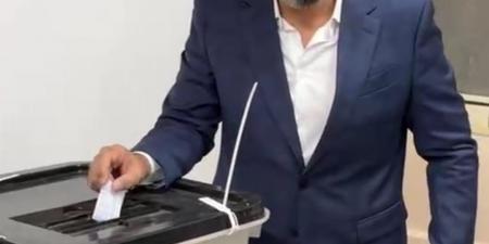 ياسر جلال يدلي بصوته في انتخابات مجلس النواب 2025 .. بوابة الفجر سبورت
