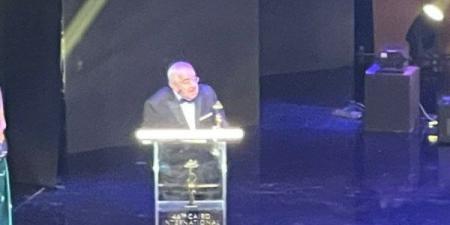 إيه اليوم الحلو ده.. المخرج محمد عبد العزيز يعبر عن سعادته بتكريمه في مهرجان القاهرة - الفجر سبورت