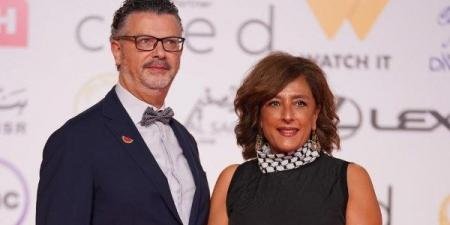 المخرجة نجوى نجار تدعم القضية الفلسطينية على ريد كاربت مهرجان القاهرة - الفجر سبورت